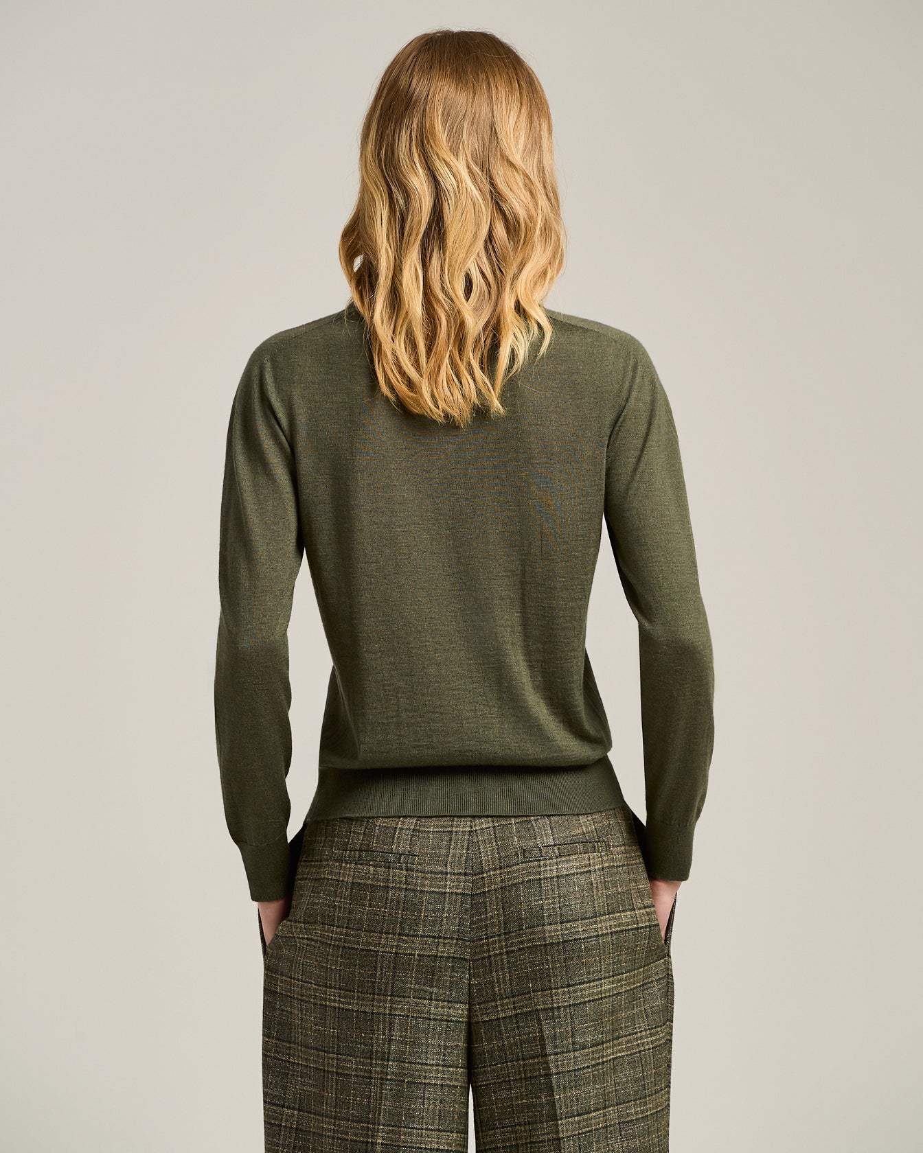 LONG SLEEVE POLO IN CASHMERE AND SILK MILITARY GREEN - Image 3