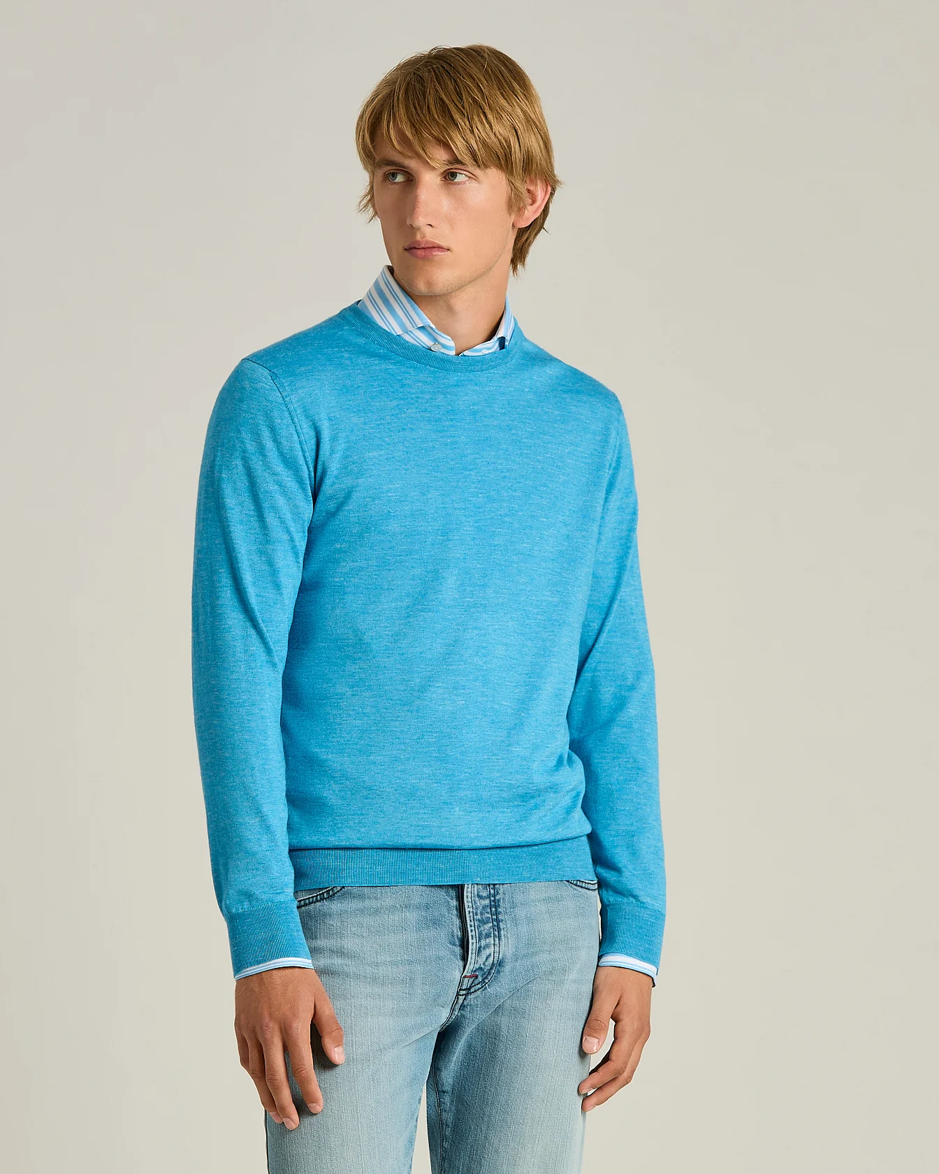 SILK, CASHMERE AND LINEN BLEND CREW NECK SWEATER IN LIGHT TURQUOISE - Image 2